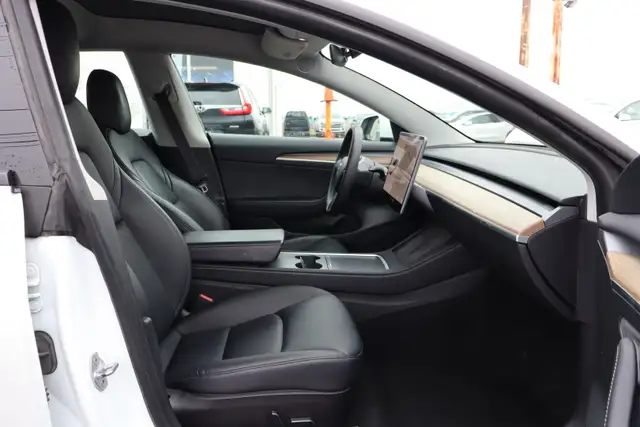2022 Tesla Model 3 - Photo 14