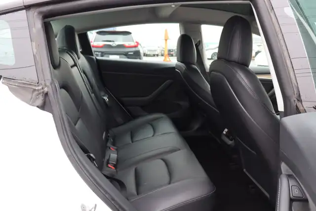 2022 Tesla Model 3 - Photo 15