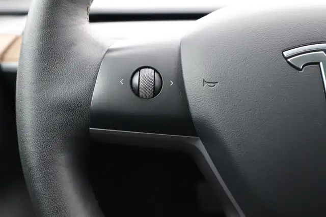 2022 Tesla Model 3 - Photo 18