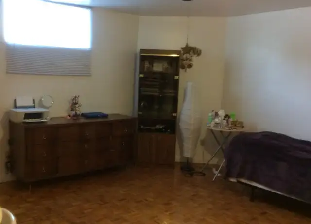 Large Room with own kitchen in Basement of large house at Yonge - Photo 2