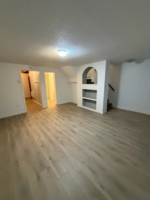 Updated Home in Family Friendly Neighbourhood for Rent - Photo 7