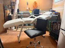 Chaise esthétique inclinable   chaise sur roulettes