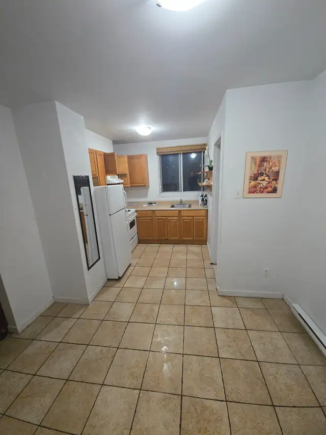 Beau 2 1/2 À LOUER – Libre- MÉTRO PARC