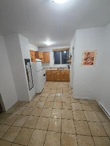 Beau 2 1/2 À LOUER – Libre- MÉTRO PARC