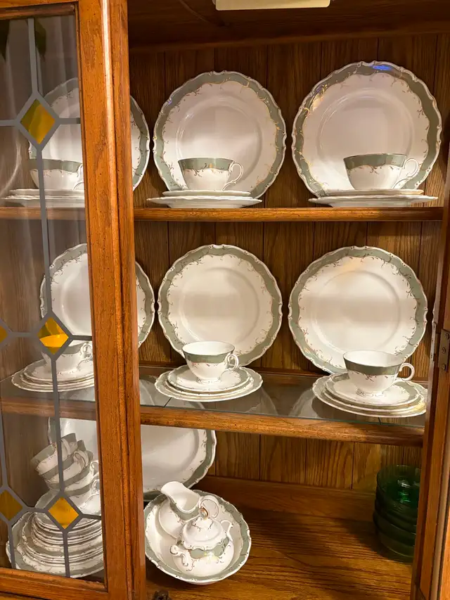 Fontainebleau China Set