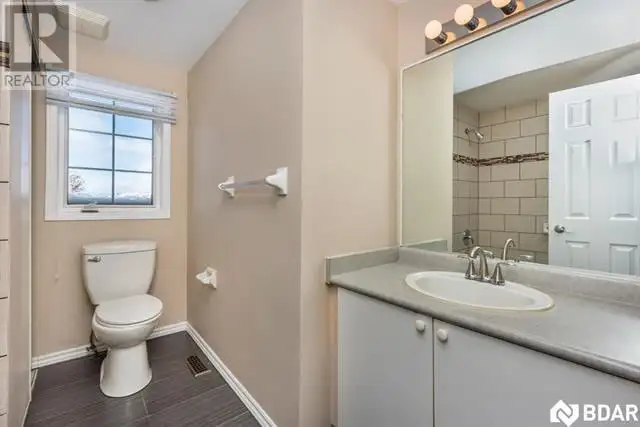 Barrie, Hospital Area 3 1 beds/2baths May/June - Photo 8
