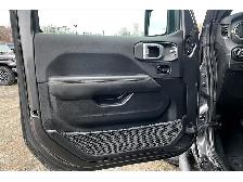 2024 Jeep Gladiator Sport S | Heated Leather | Premium Pkg | 4X4 - Photo 18