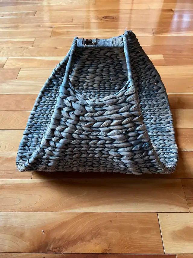 Lovely Vintage Wicker Blanket Basket - Photo 2