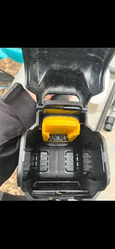 DEWALT 20V Cordless 550 PSI Power Cleaner - Photo 3