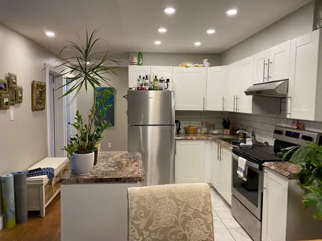 TWO BEDROOM APARTMENT ON MERIVALE ROAD - CENTRAL LOCATION - Photo 4