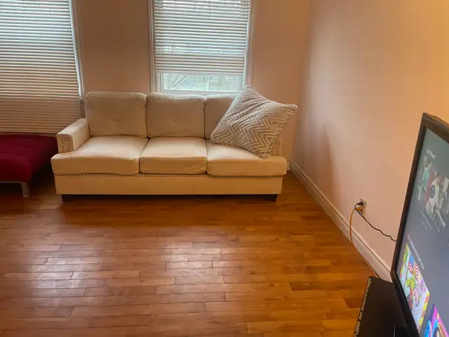 Beautiful Couch (2 of them) $350  EaCh & Delivery - Photo 2