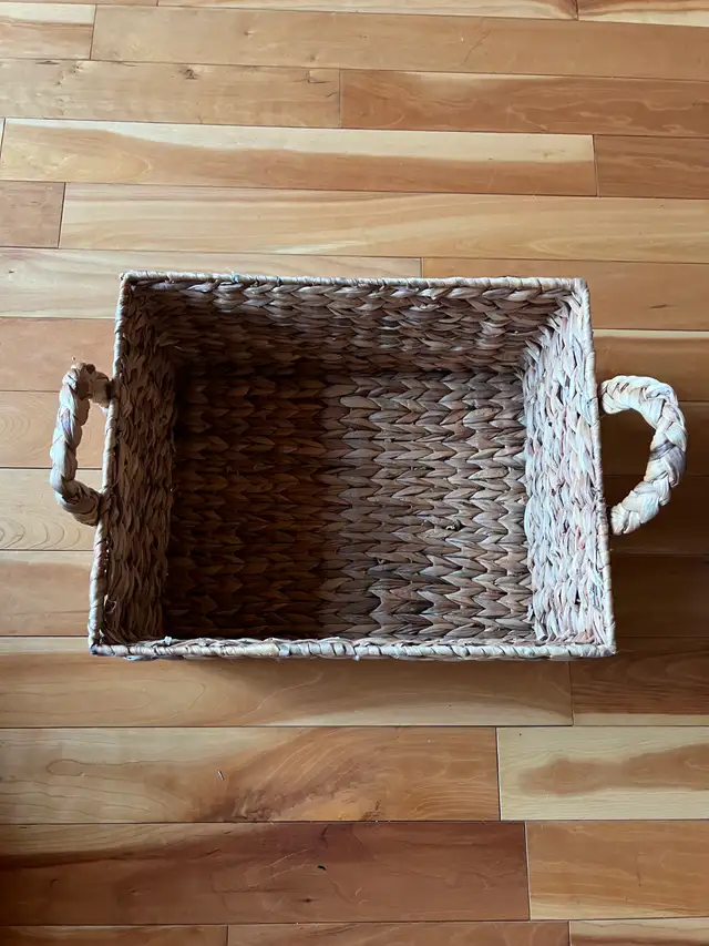 Beautiful Vintage Rectangular Large Wicker Basket - Photo 2