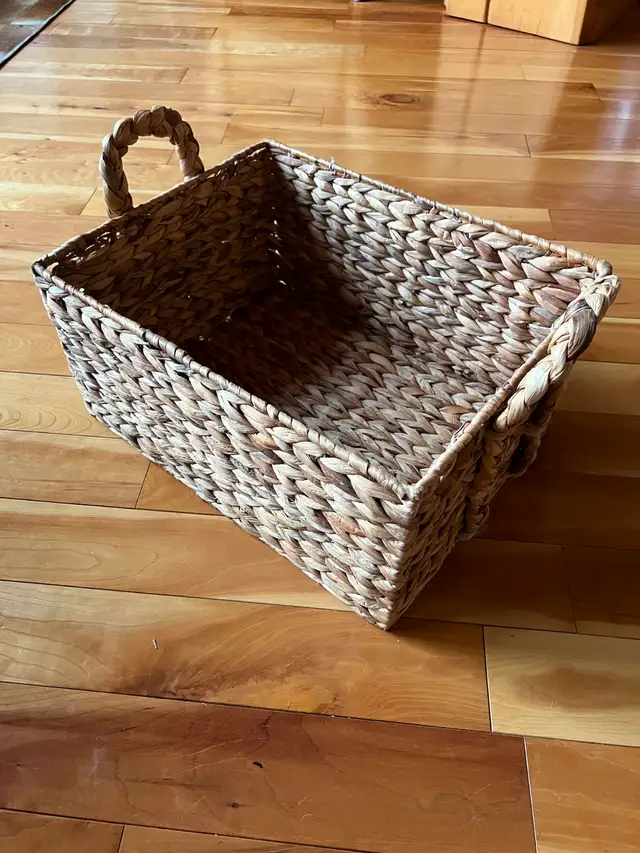 Beautiful Vintage Rectangular Large Wicker Basket - Photo 3