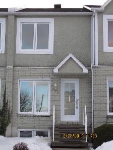Petite maison de ville à louer (près du pont Laviolette)