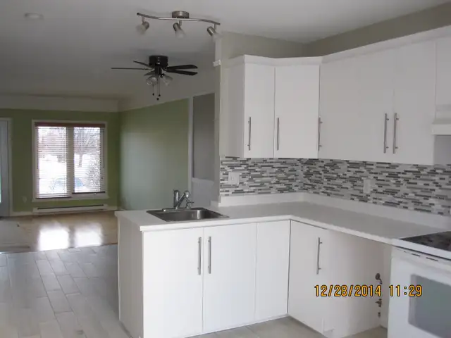 Petite maison de ville à louer (près du pont Laviolette) - Photo 3