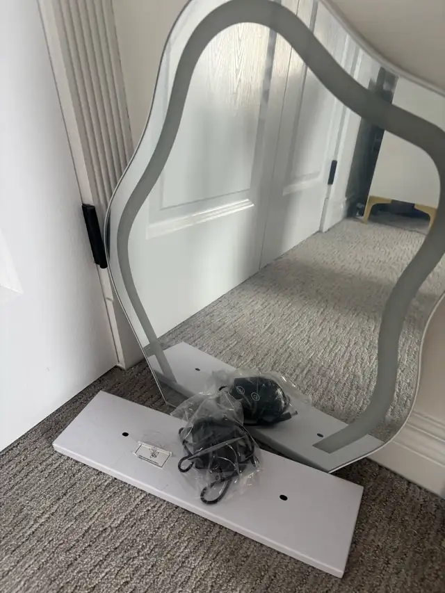 BRAND NEW VANITY MIRROR