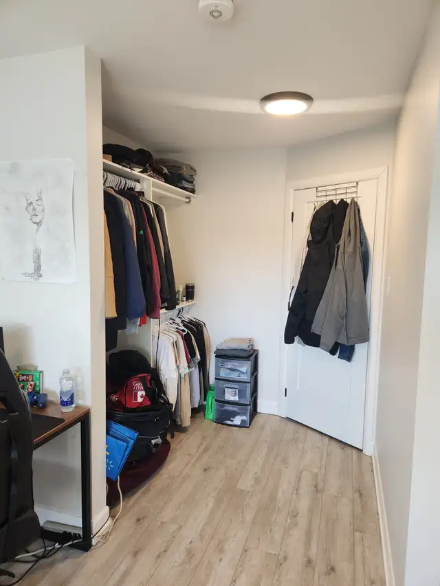 Room For Rent in 5 Bedroom Home (Student /young pro. preferred) - Photo 2