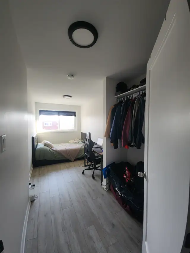 Room For Rent in 5 Bedroom Home (Student /young pro. preferred) - Photo 3