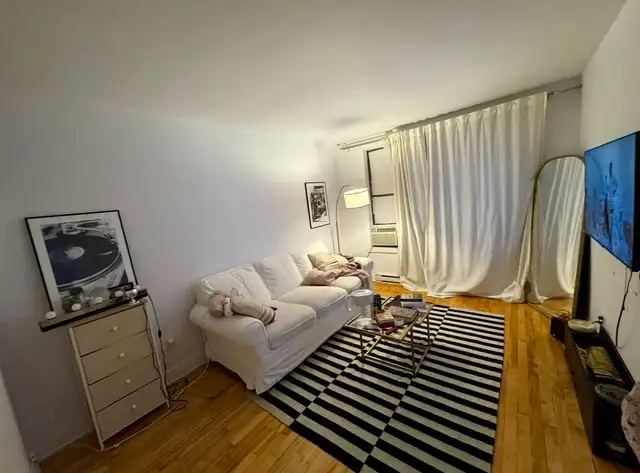 31/2 dernier étage disponible dès le 1er Mai à  Montréal