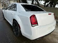 2018 Chrysler 300 3.6L V6 For Sale. - Photo 3