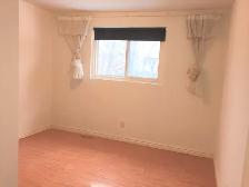 Donmills/Steeles 3 Bedroom Semi-Detached House for Rent - Photo 2