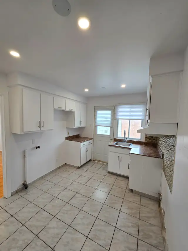 4 1/2 renove a louer / renovated 4 1/2 for rent (St. Leonard). - Photo 3