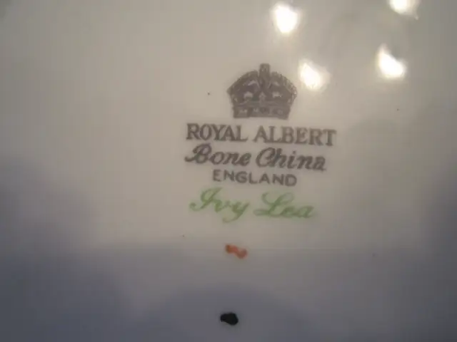 Royal Albert IVY LEA fine bone china set for 6 - Photo 3