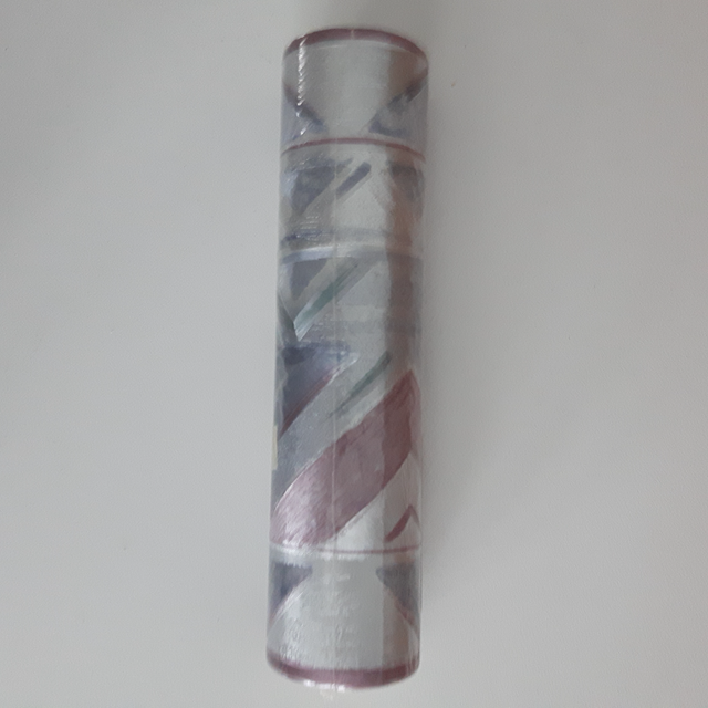 REVÈTEMENT NEUF MURAL AUTOCOLLANT, ARGENT LILAS DE 7'HAUT $10.00