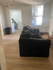 Uptown 3 brm with hydro, heat & water included/amenities nearby - Photo 2