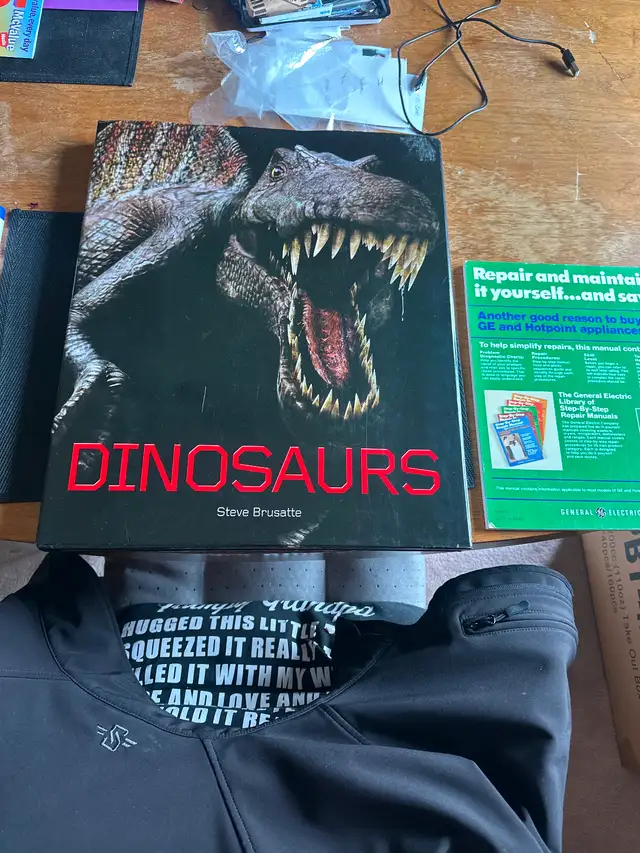 GIANT SIZE DINOSAUR BOOK