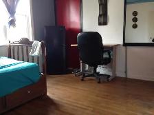 Room for Rent Yonge & Finch – All-Male Home - Photo 2