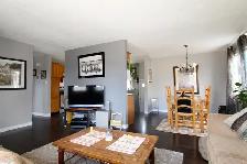 Main floor 3-bedroom suite for rent - Great Location on Lindsay - Photo 2