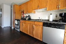 Main floor 3-bedroom suite for rent - Great Location on Lindsay - Photo 5