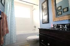 Main floor 3-bedroom suite for rent - Great Location on Lindsay - Photo 9