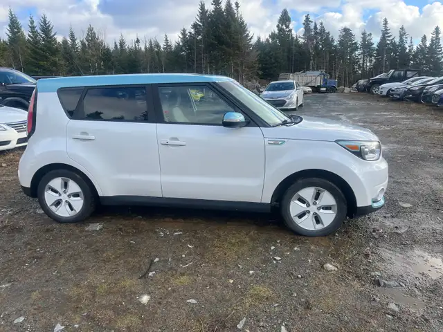 2016 Kia Soul EV - Photo 2