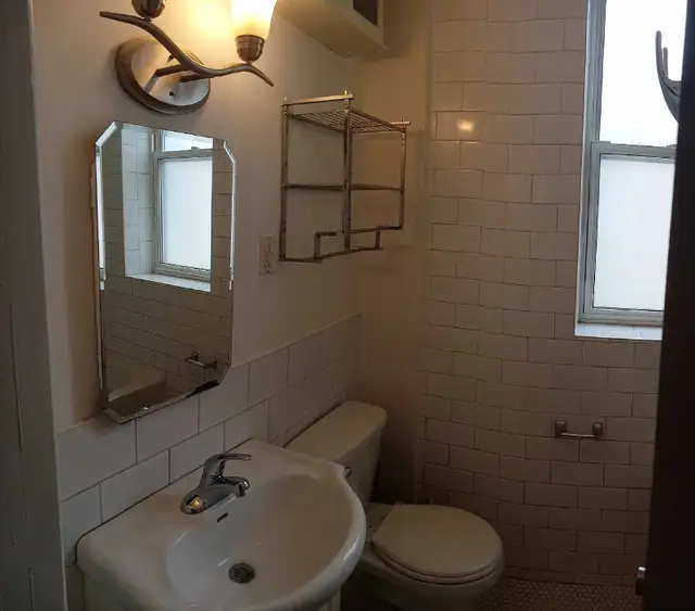 Bachelors Apartment- Month of May Sublet - Photo 3