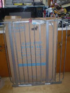 REGALO STEEL 41 INCH TALL BABY GATE WITH DOOR-NEW-$45