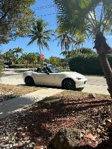 MIATA MX-5 LIKE NEW CARPLAY, 6-SPEED