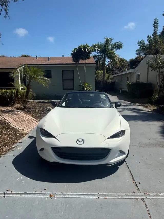 MIATA MX-5 LIKE NEW CARPLAY, 6-SPEED - Photo 5