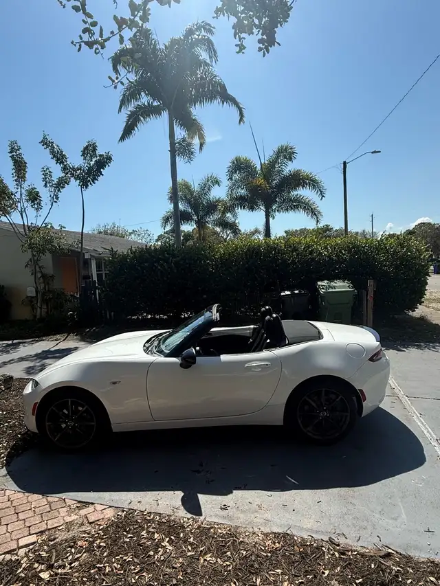 MIATA MX-5 LIKE NEW CARPLAY, 6-SPEED - Photo 6