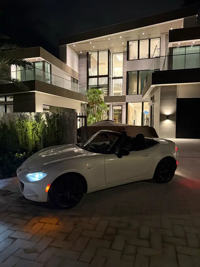 MIATA MX-5 LIKE NEW CARPLAY, 6-SPEED - Photo 8