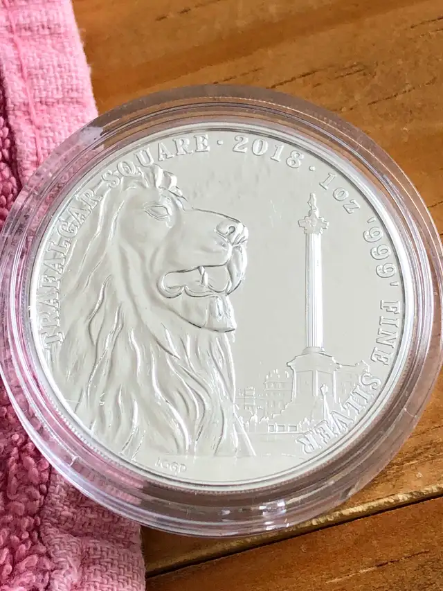 Silver Coins and bars - Photo 3
