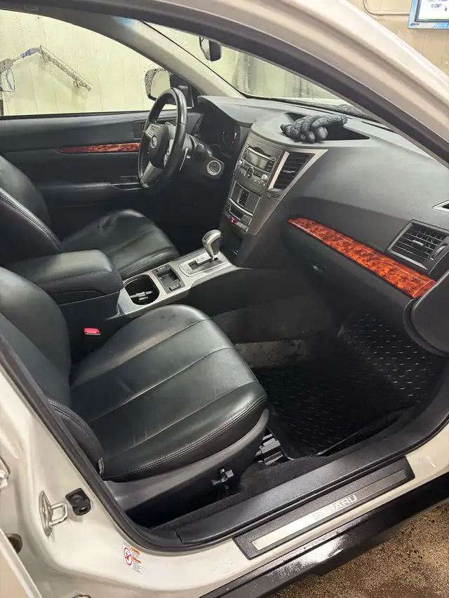 2010 Subaru Outback - Photo 6