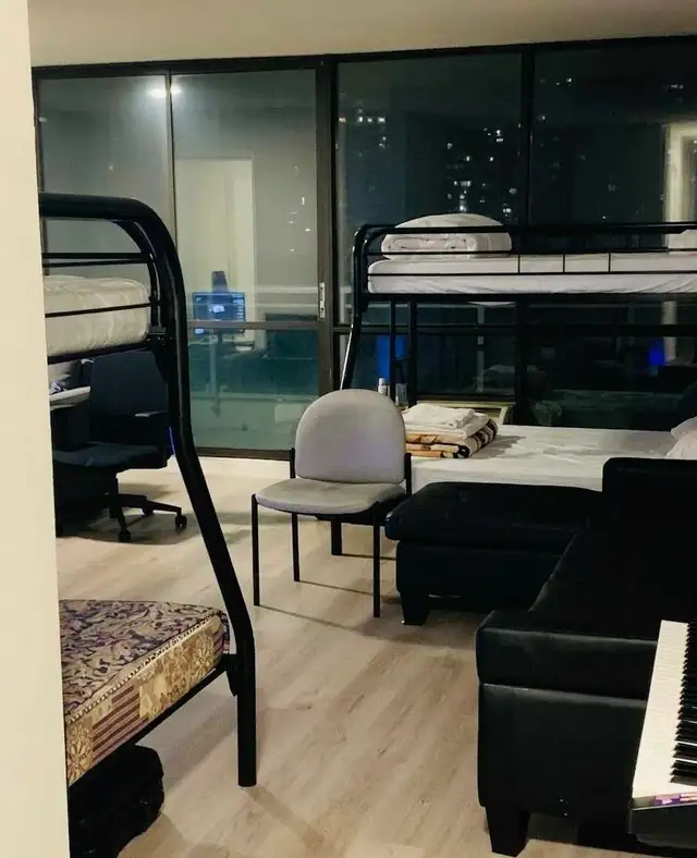 INTERNATIONAL STUDENTS WELCOME YONGE AND EGLINTON SHARED ROOM