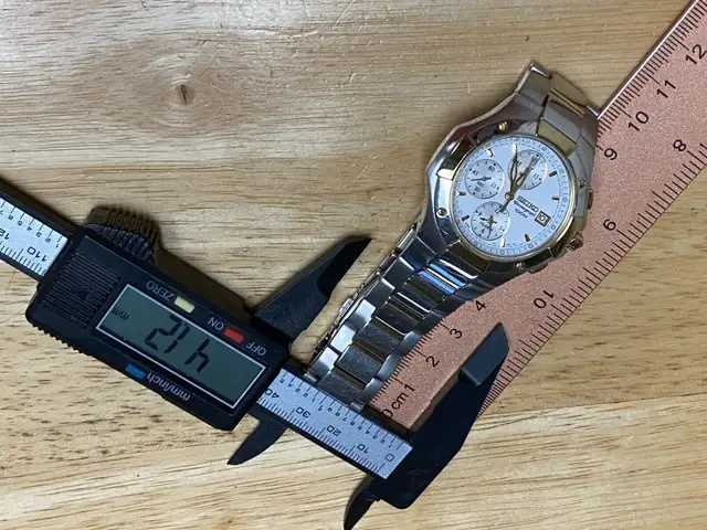 Seiko 7T62-0DP0 Men 100m Sapphire Analog Quartz Alarm Chronograp