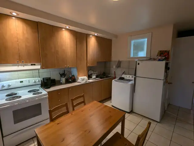 Grand 5 ½ à louer. Métro Jolicoeur. 1 juillet.