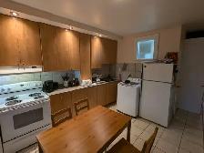 Grand 5 ½ à louer. Métro Jolicoeur. 1 juillet.