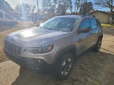 2019 Jeep Trailhawk /Elite/4x4 - Photo 3