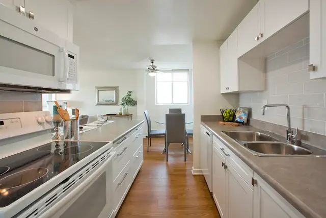 Great 3 Bedroom Townhouse for Rent in Ottawa. CALL NOW! - Photo 3