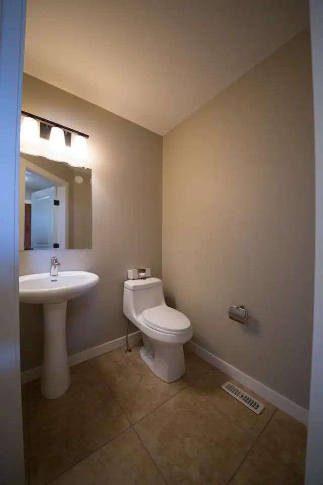 Breahill Townhouse with Garage - Available May 15th! - Photo 6